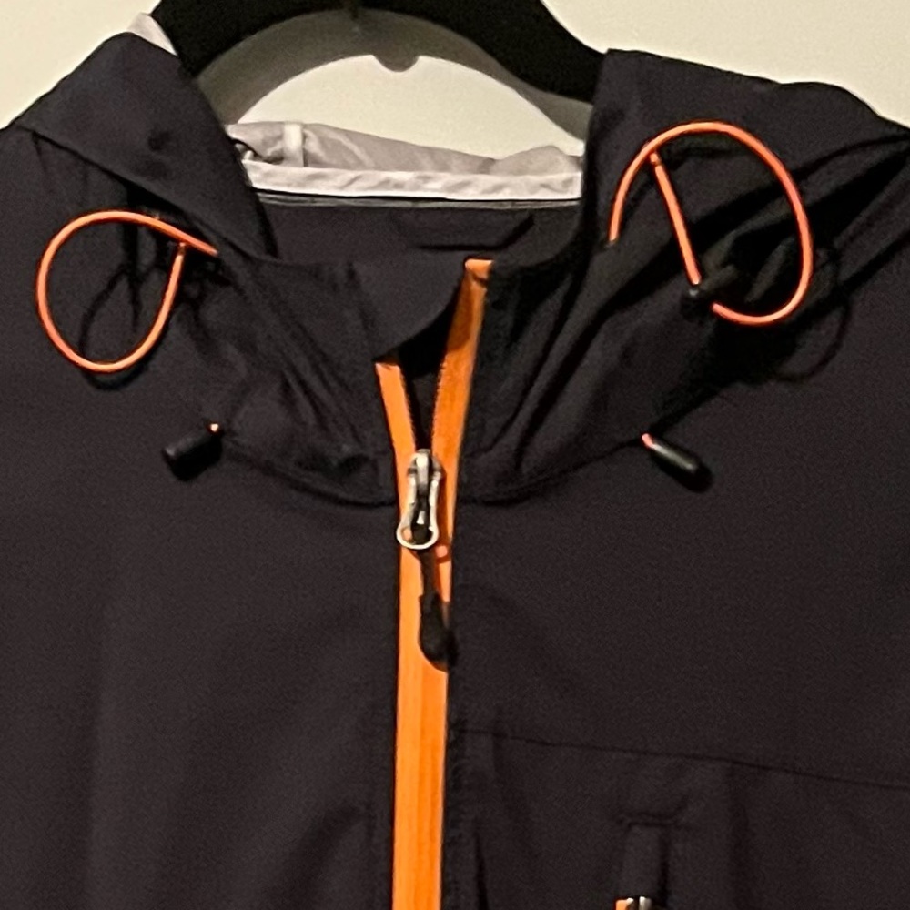 G.H. Bass & Co. Black/Orange Hooded Windbreaker. Men’s XL. Like new condition - Picture 2 of 8